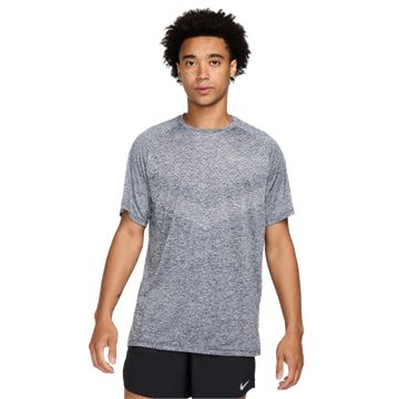 Trakks NIKE Stride Dri-FIT Adv SS Running Top Heren Herenkleding T-Shirts en tops